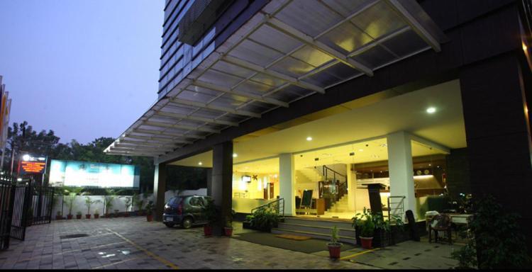 Hotel Monarch קוז'יקודה מראה חיצוני תמונה