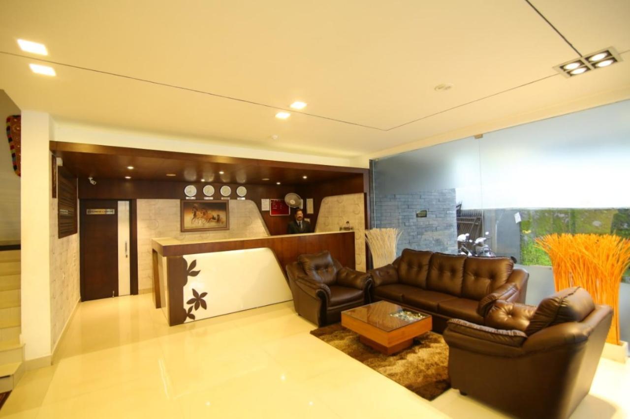 Hotel Monarch קוז'יקודה מראה חיצוני תמונה